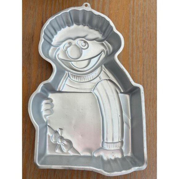 Wilton 1983 Sesame Street Ernie Cake Pan Aluminum Baking Mold - Picture 1 of 3